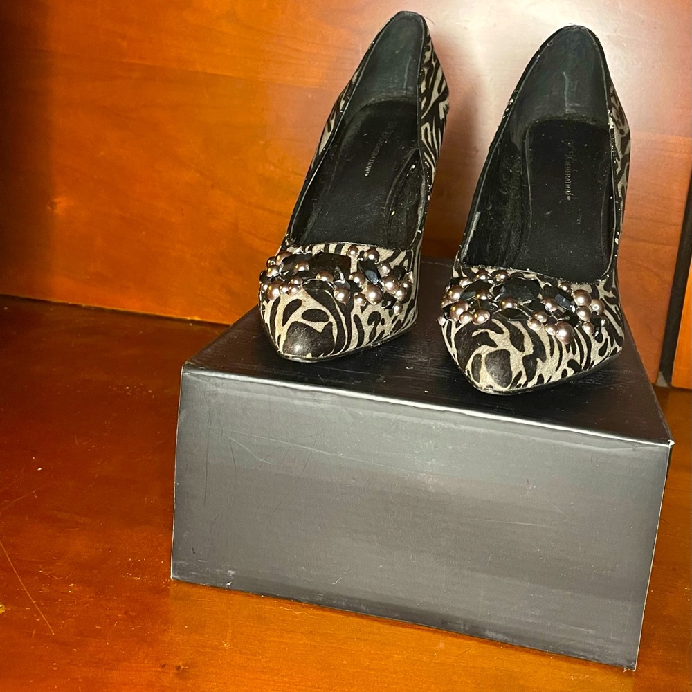 BCBG black and gray zebra print pony hair pumps size 8.5US 38.5EU
